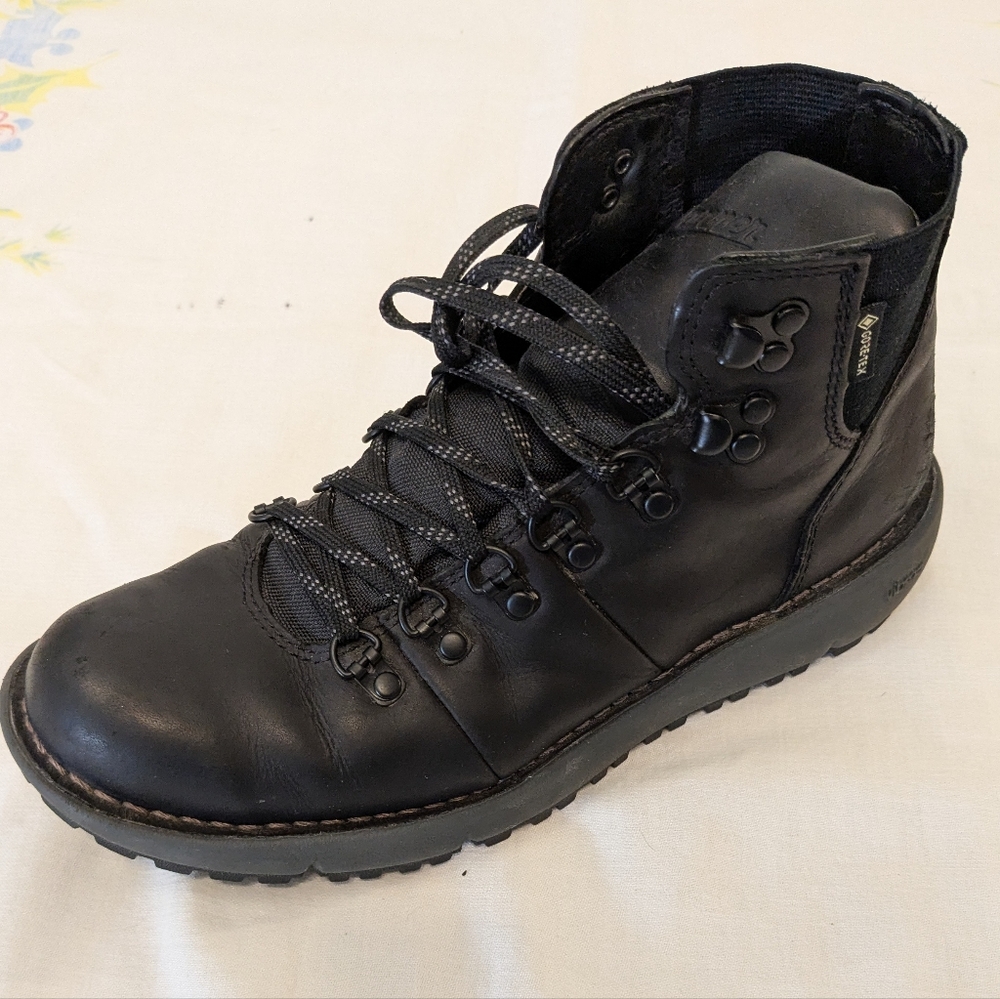 Danner Women’s Vertigo 917 Boots Black Size 8M Gortex, Red and Black Laces - Picture 12 of 13